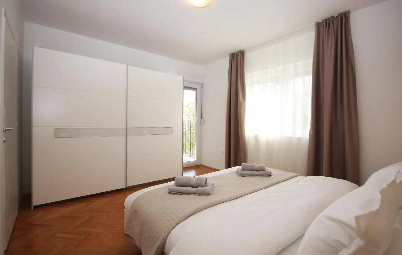 Apartman Nonno Pula 0*,  Croatia